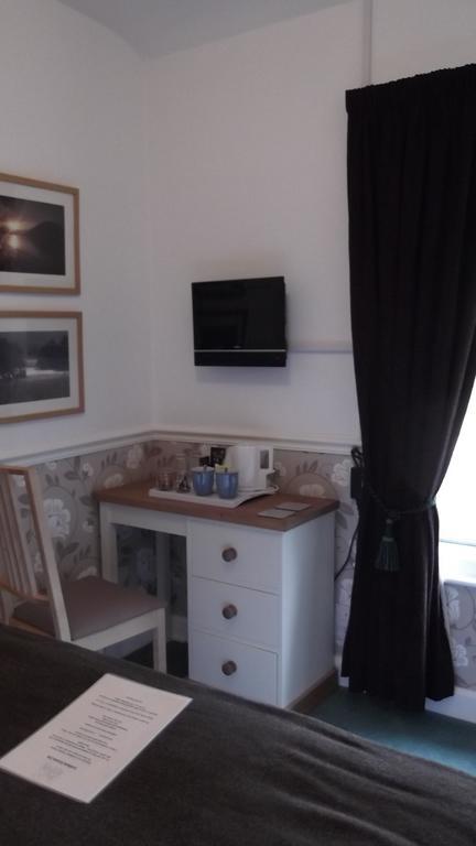Lyndhurst Guest House ウルバーストン エクステリア 写真