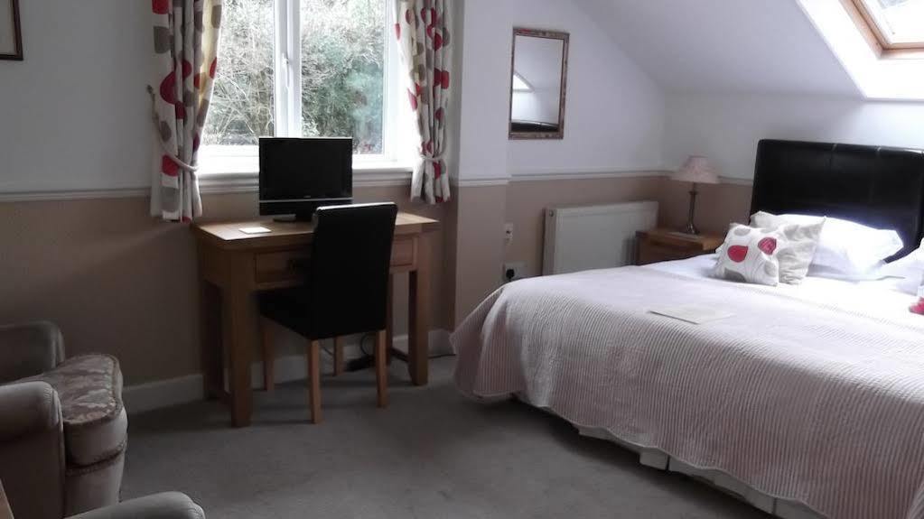 Lyndhurst Guest House ウルバーストン エクステリア 写真