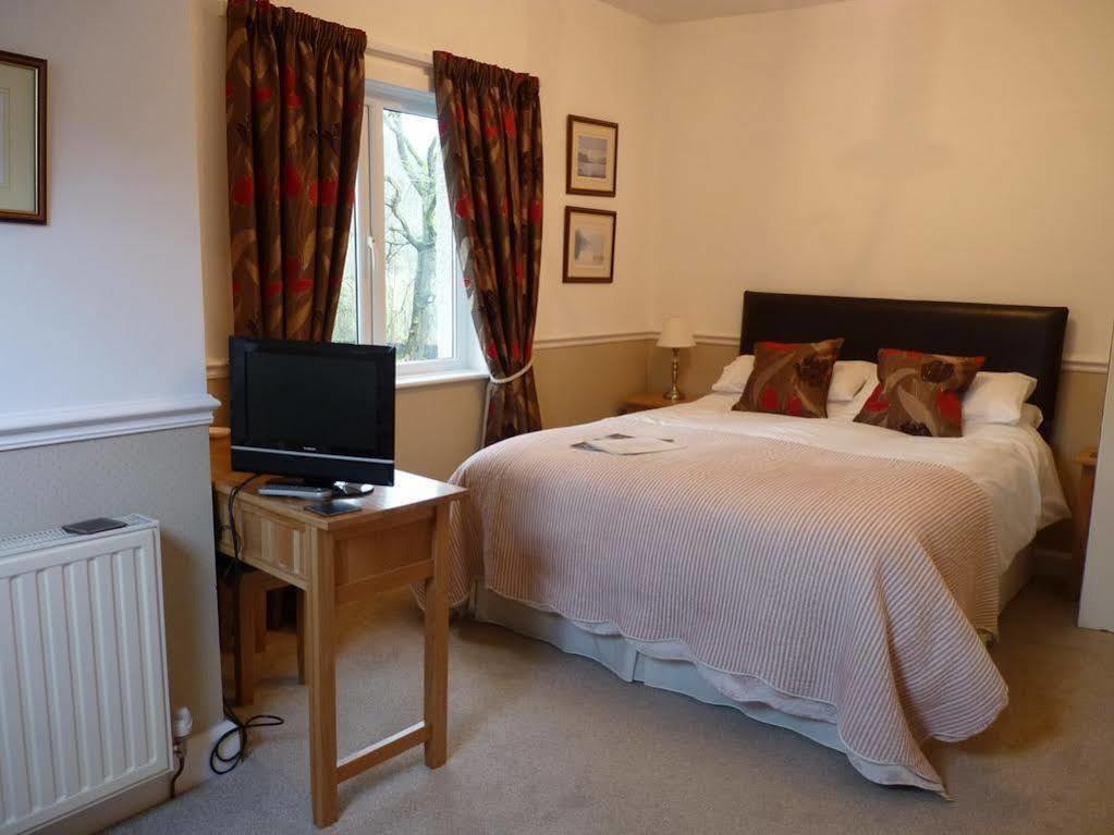 Lyndhurst Guest House ウルバーストン エクステリア 写真