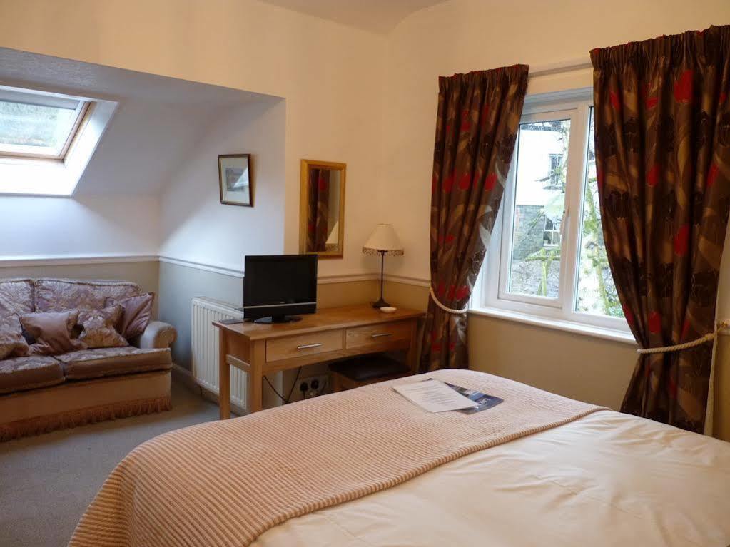 Lyndhurst Guest House ウルバーストン エクステリア 写真