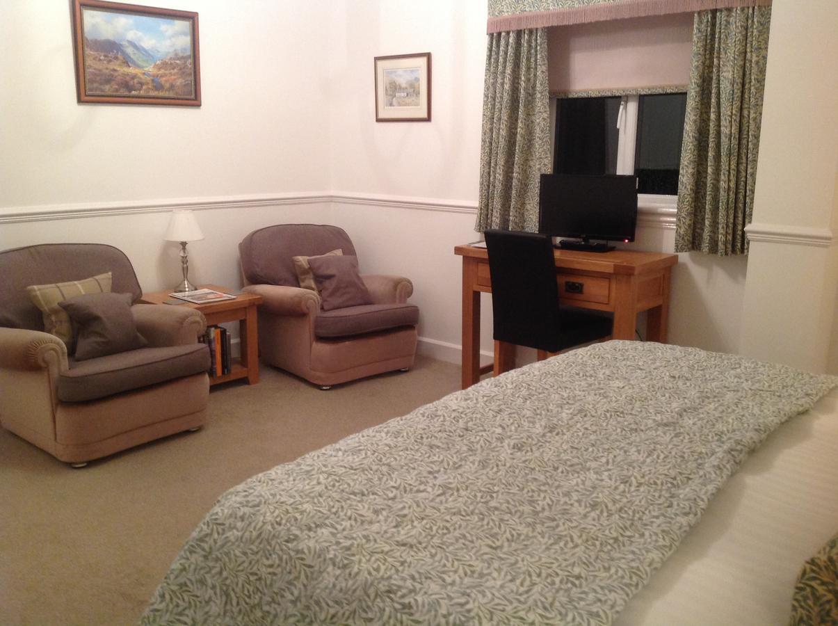 Lyndhurst Guest House ウルバーストン エクステリア 写真