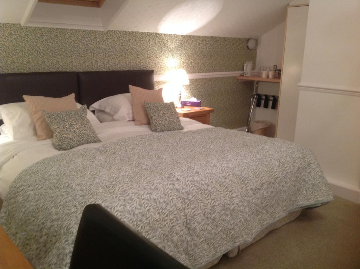 Lyndhurst Guest House ウルバーストン エクステリア 写真