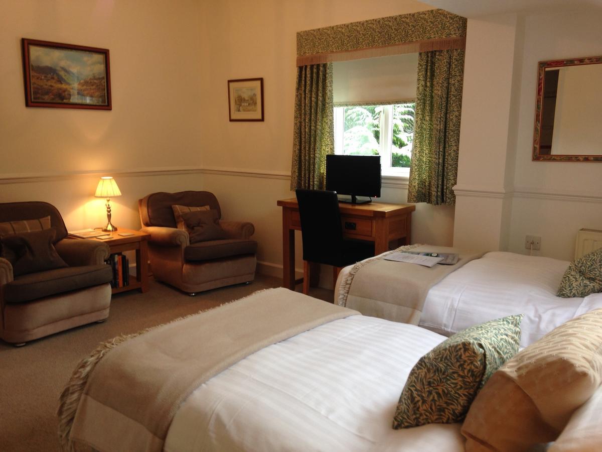 Lyndhurst Guest House ウルバーストン エクステリア 写真