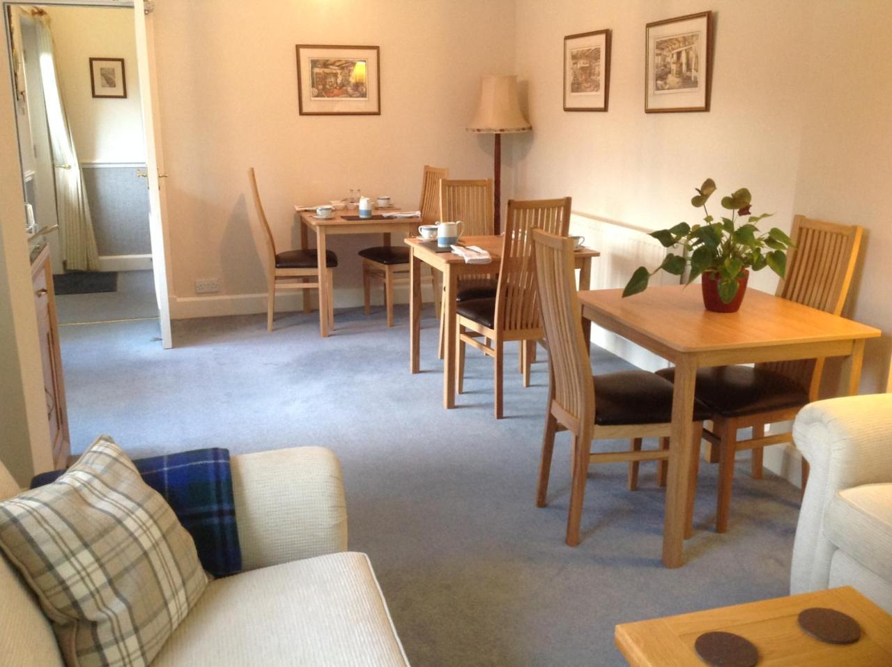 Lyndhurst Guest House ウルバーストン エクステリア 写真